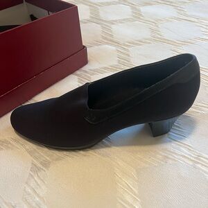 Elegant Black Women's Shoe 8N